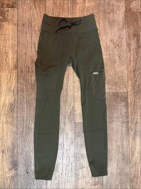 FIGS Seville High-Rise Scrub Legging - Moss